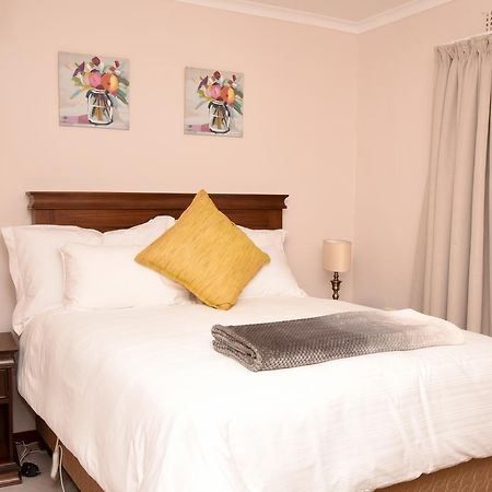 Vinolux Guest House Mthatha Exterior photo