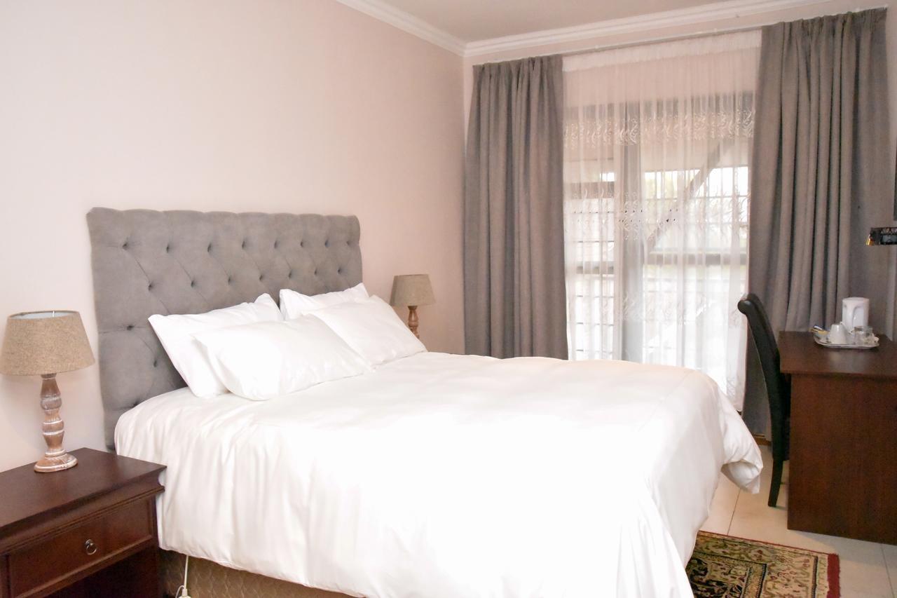 Vinolux Guest House Mthatha Exterior photo